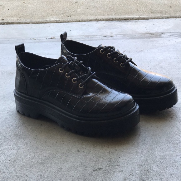 Qupid Shoes - 🖤 Croco lace ups 🖤